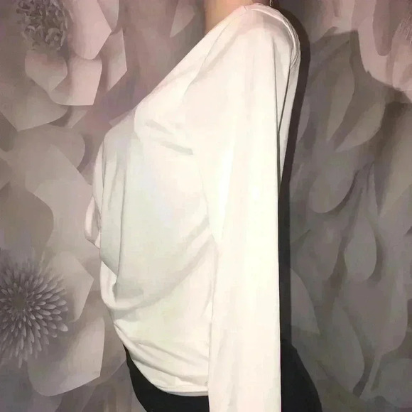 Xin Yan White Blouse with a Twist - Picture 4 of 7